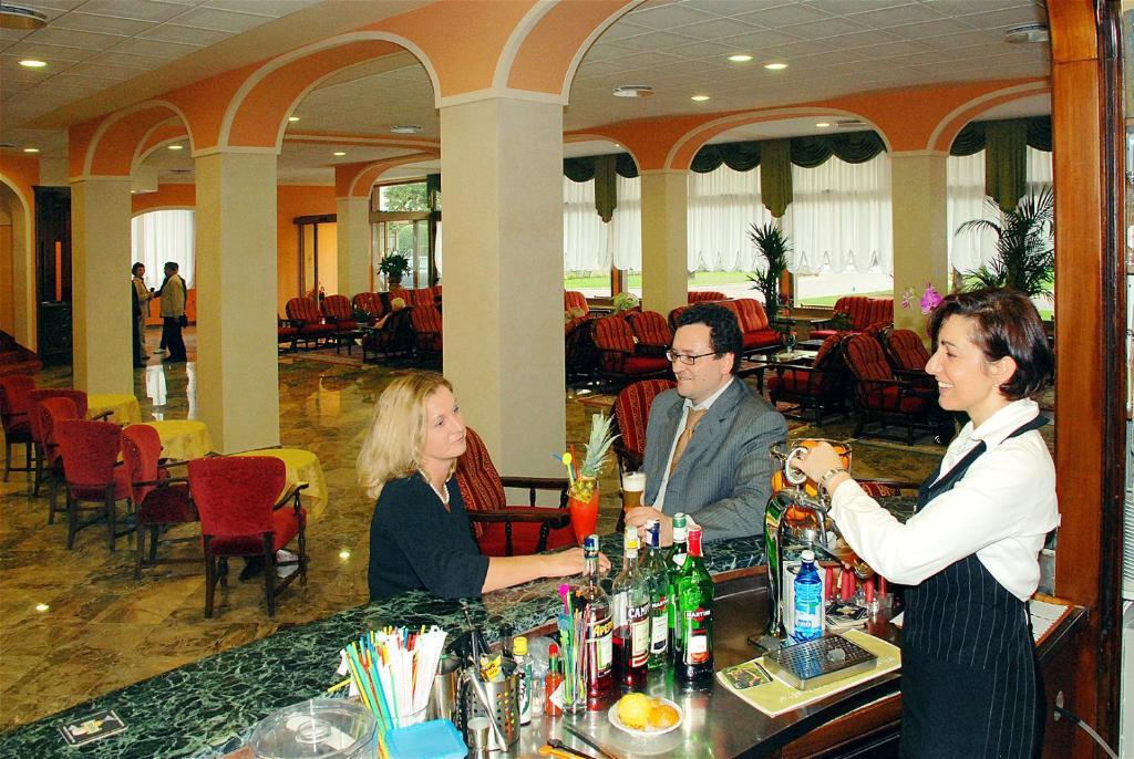 Hotel Columbia Terme อาบาโนแตร์เม ภายนอก รูปภาพ